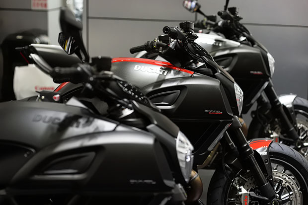 2015 DUCATI DIAVEL CARBON