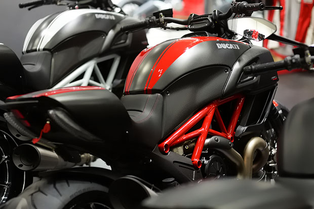 2015 DUCATI DIAVEL CARBON