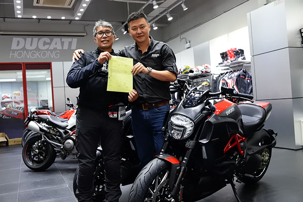 2015 DUCATI DIAVEL CARBON