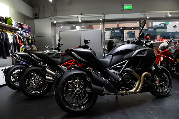 2015 DUCATI DIAVEL CARBON