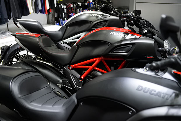 2015 DUCATI DIAVEL CARBON