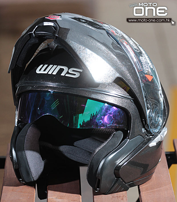 Wins Crown Helmet