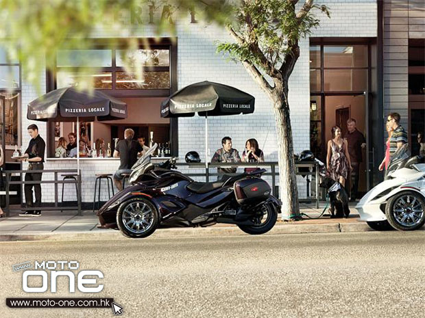 Can Am Spyder ST Roadster