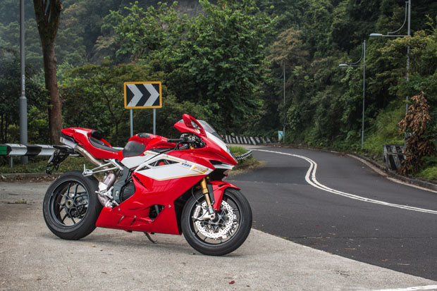 RSV4 vs S1000RR vs 1199 Panigale S vs F4R