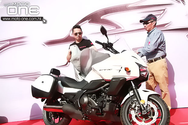 Honda CTX700 Myolie Wu 胡杏兒 Honda CTX700 Myolie Wu 胡杏兒
