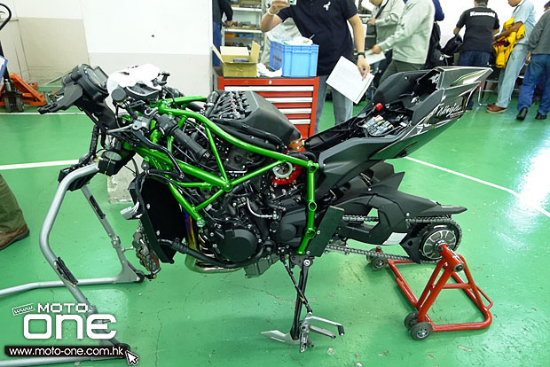 2014 KAWASAKI JAPAN h2 Training Course