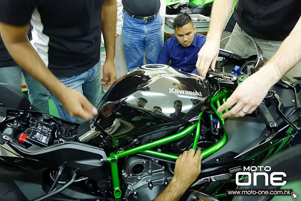 2014 KAWASAKI JAPAN h2 Training Course