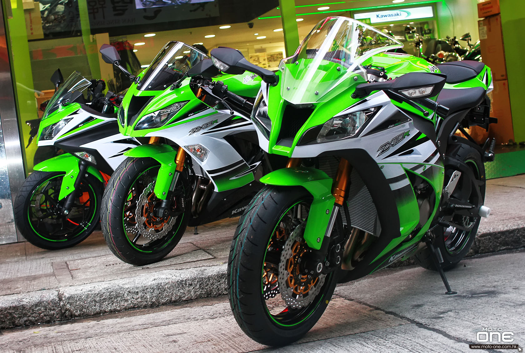 川崎忍者30周年纪念版ZX-10R压轴登场_牛摩网