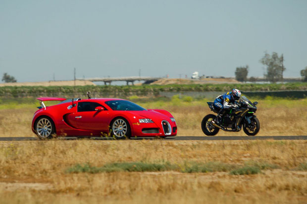 2015 Kawasaki H2R vs Supercar