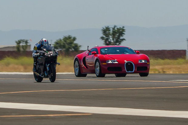 2015 Kawasaki H2R vs Supercar