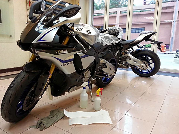 2015 YAMAHA YZF R1M SILVER STAR