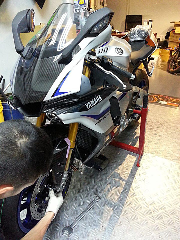 2015 YAMAHA YZF R1M SILVER STAR