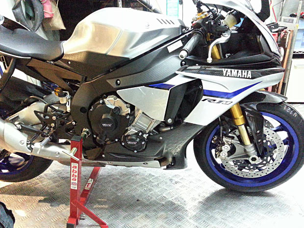 2015 YAMAHA YZF R1M SILVER STAR