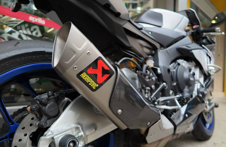 2015 Akrapovic Titanium Slip-on YZF-R1M