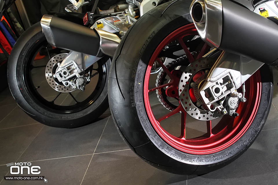 2015 APRILIA RSV4 RR RACE PACK