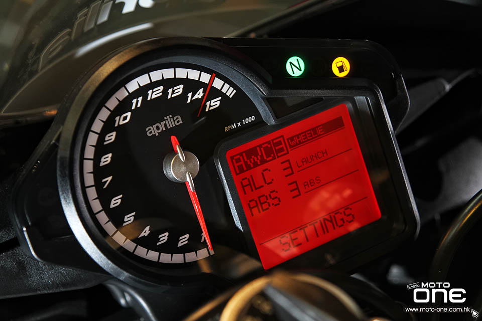 2015 APRILIA RSV4 RR RACE PACK