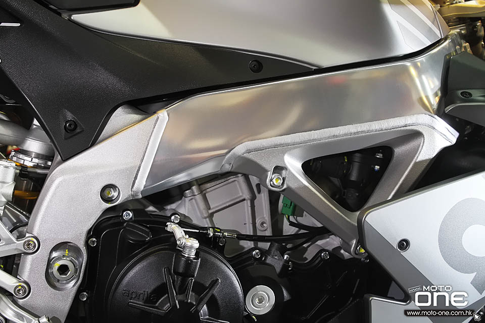 2015 APRILIA RSV4 RR RACE PACK