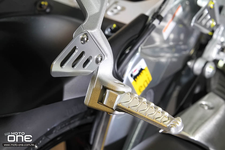 2015 APRILIA RSV4 RR RACE PACK