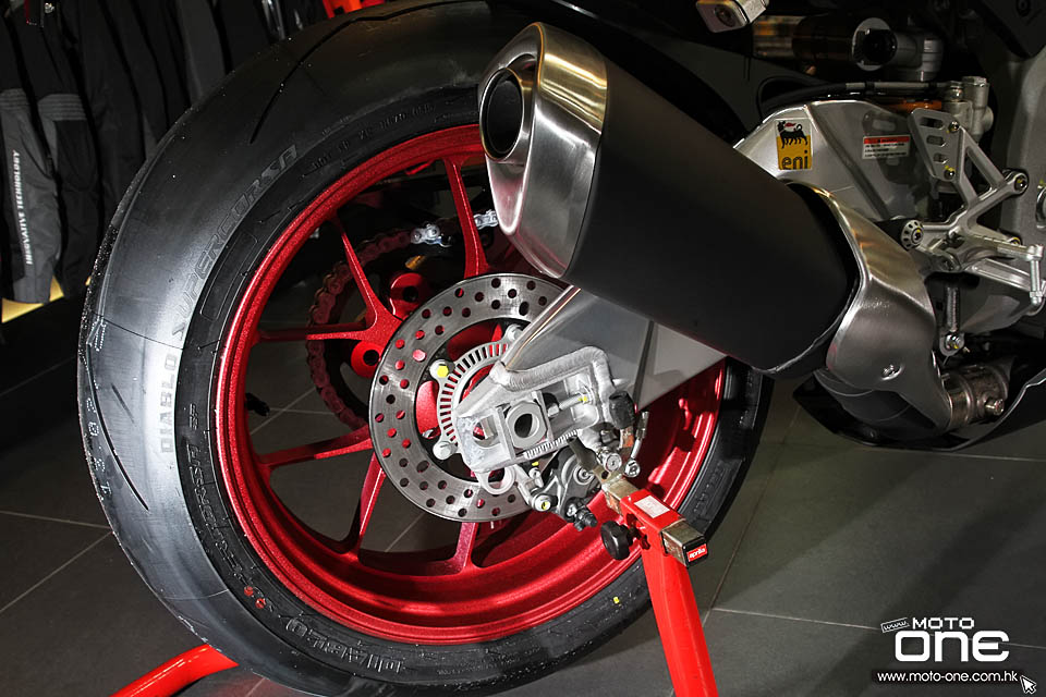 2015 APRILIA RSV4 RR RACE PACK