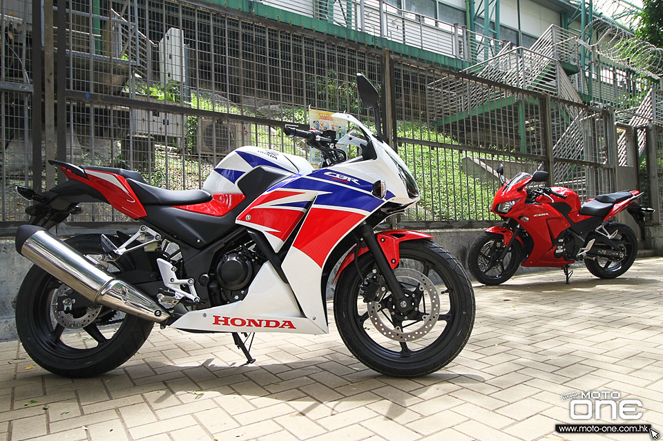 2015 HONDA CBR300R