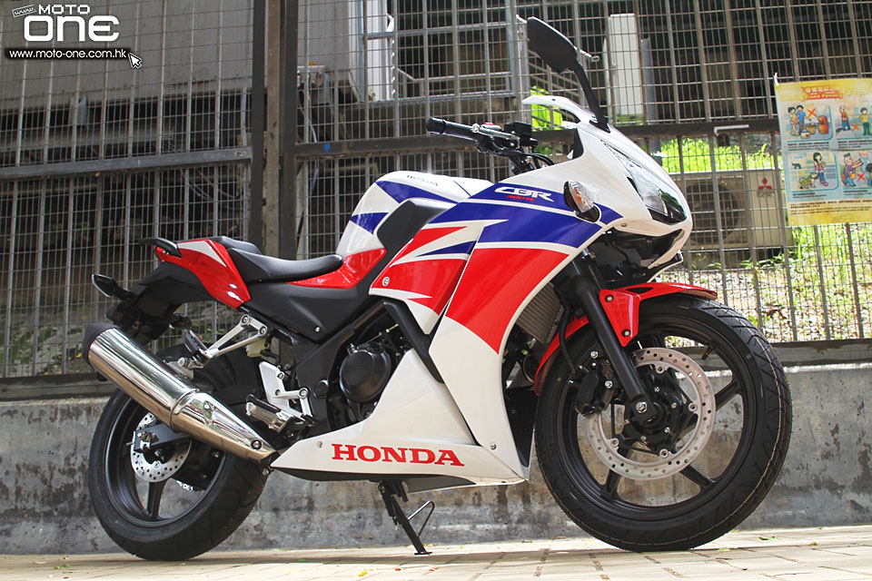 2015 HONDA CBR300R