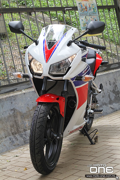 2015 HONDA CBR300R