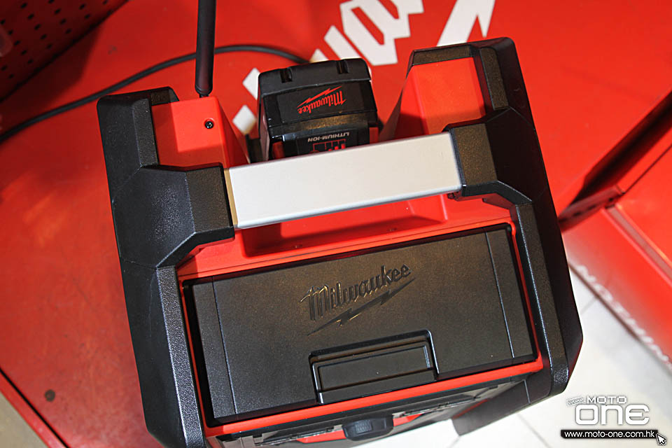 2015 Milwaukee M18 Jobsite Radio Charger