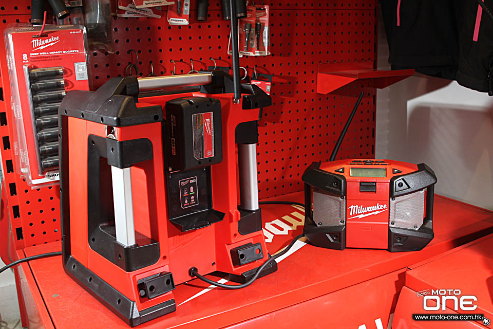 2015 Milwaukee M18 Jobsite Radio Charger