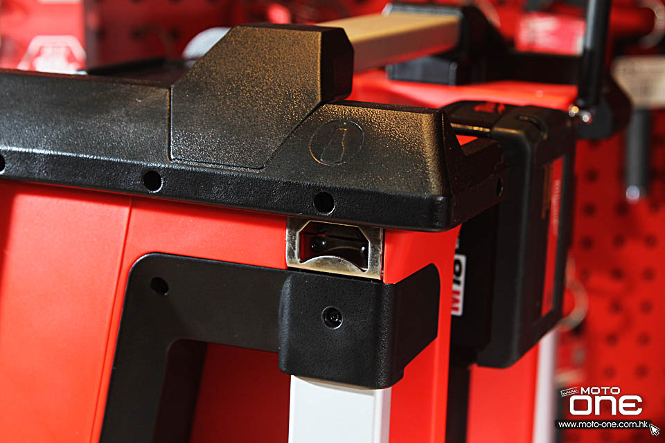 2015 Milwaukee M18 Jobsite Radio Charger