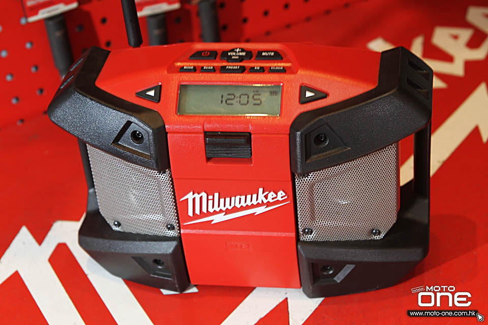 2015 Milwaukee M18 Jobsite Radio Charger