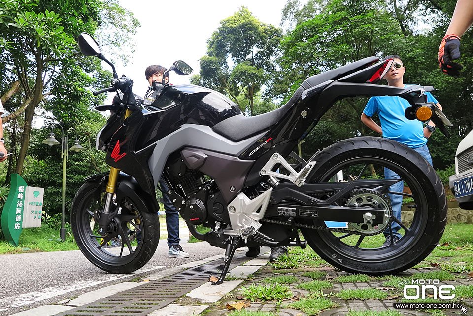 2015 HONDA CB190R