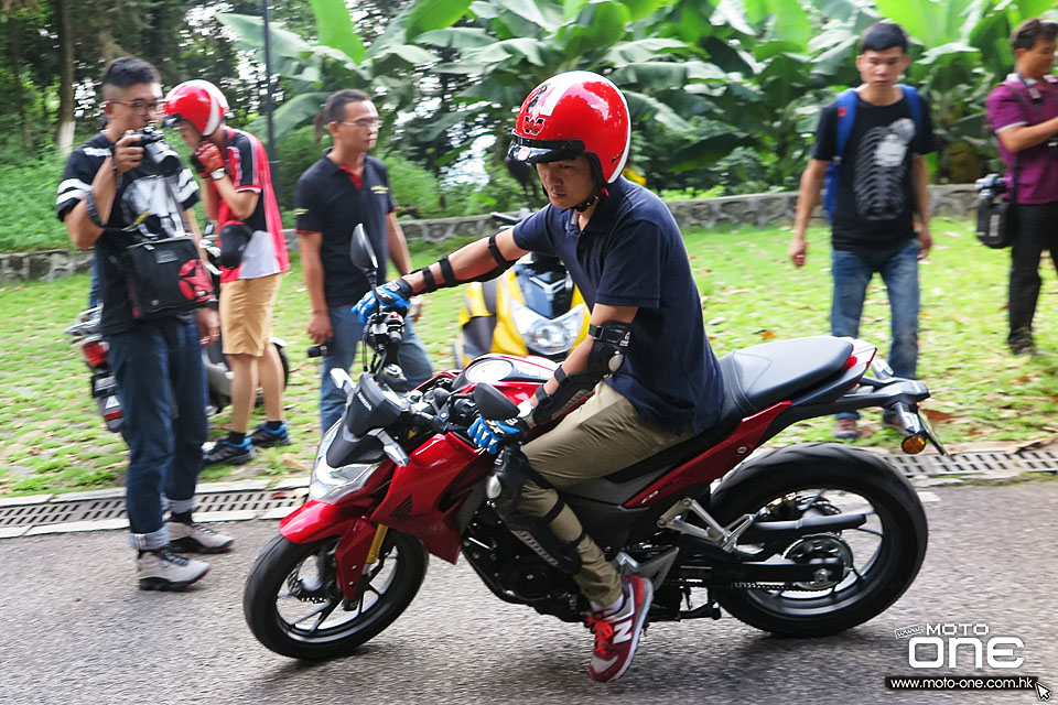 2015 HONDA CB190R