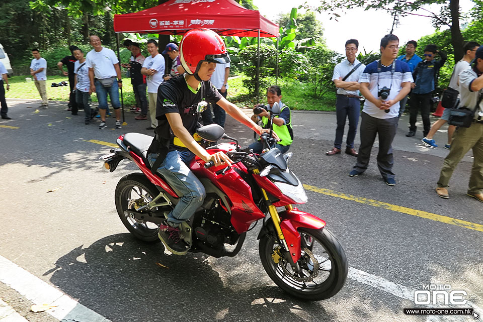 2015 HONDA CB190R