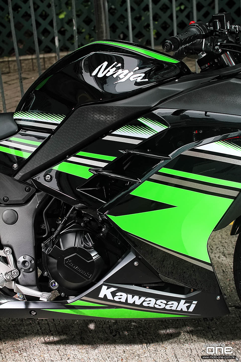 2016 KAWASAKI NINJA 300 ABS KRT EDITION