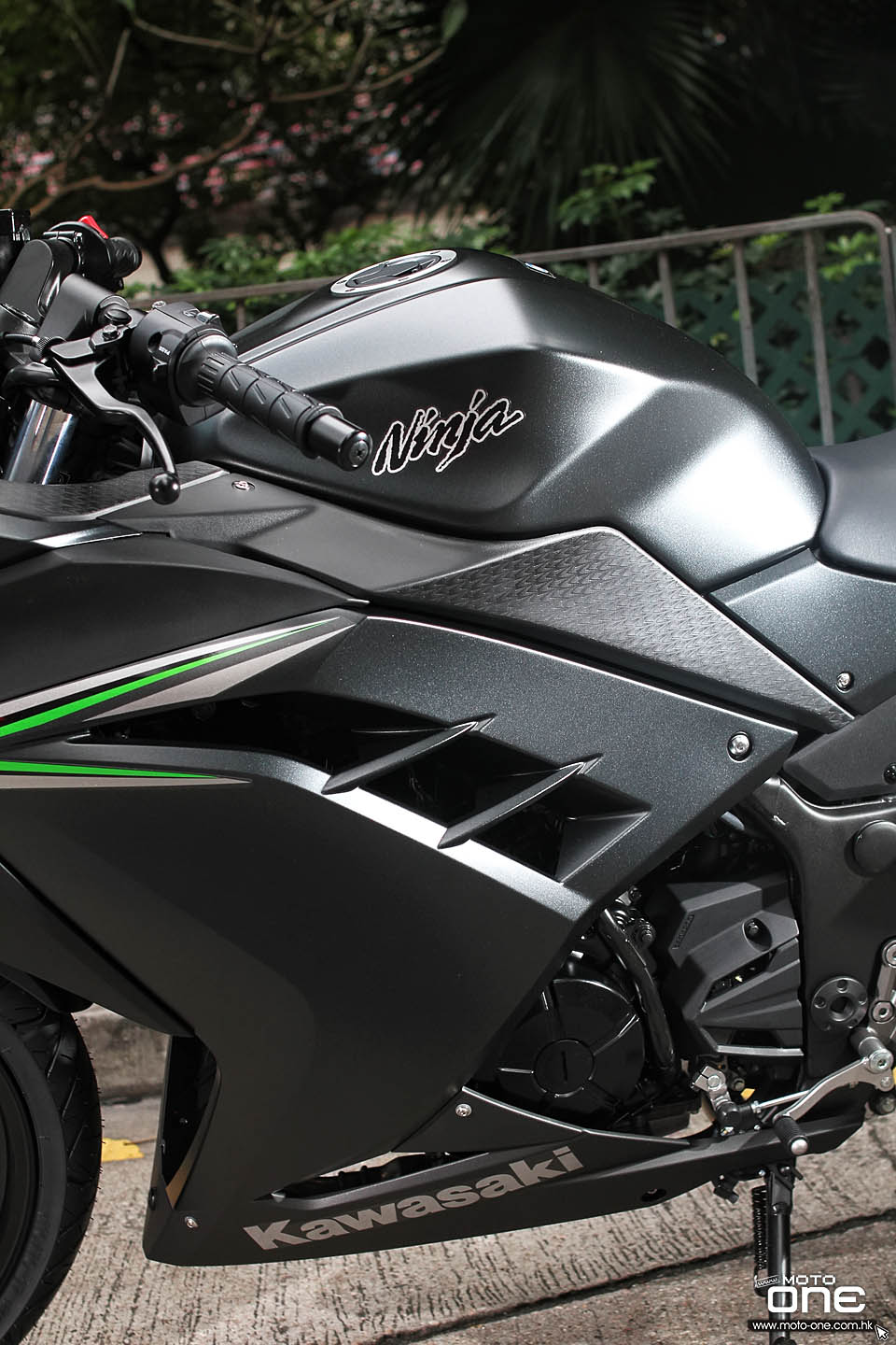 2016 KAWASAKI NINJA 300 ABS KRT EDITION