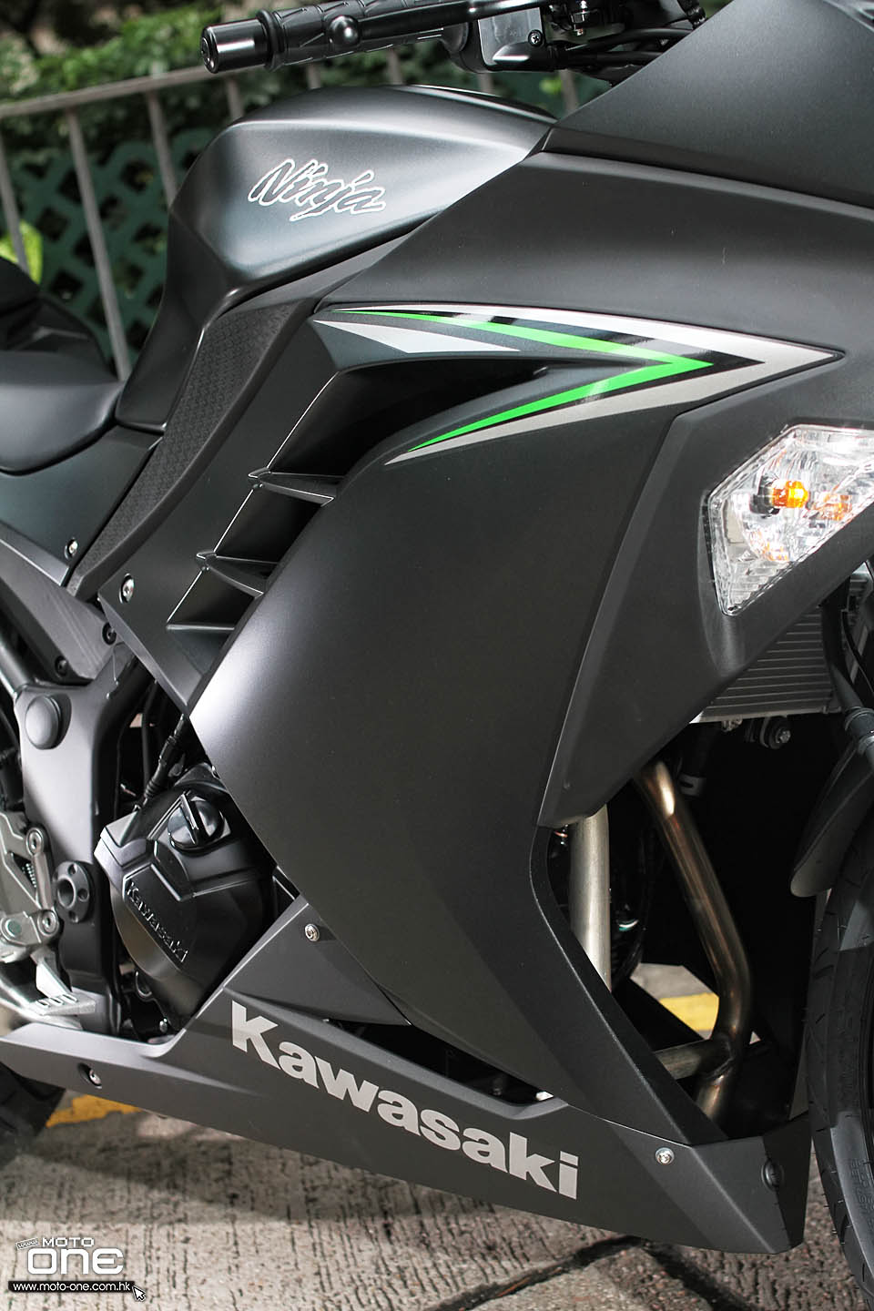 2016 KAWASAKI NINJA 300 ABS KRT EDITION