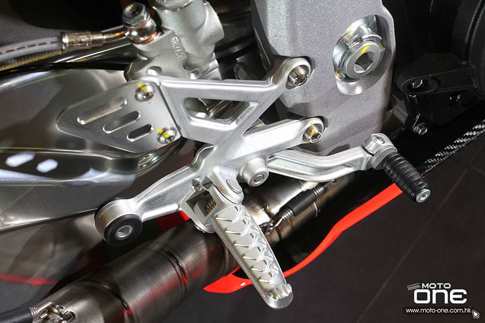 2016 APRILIA RSV4 R-FW Stock2 APX Race