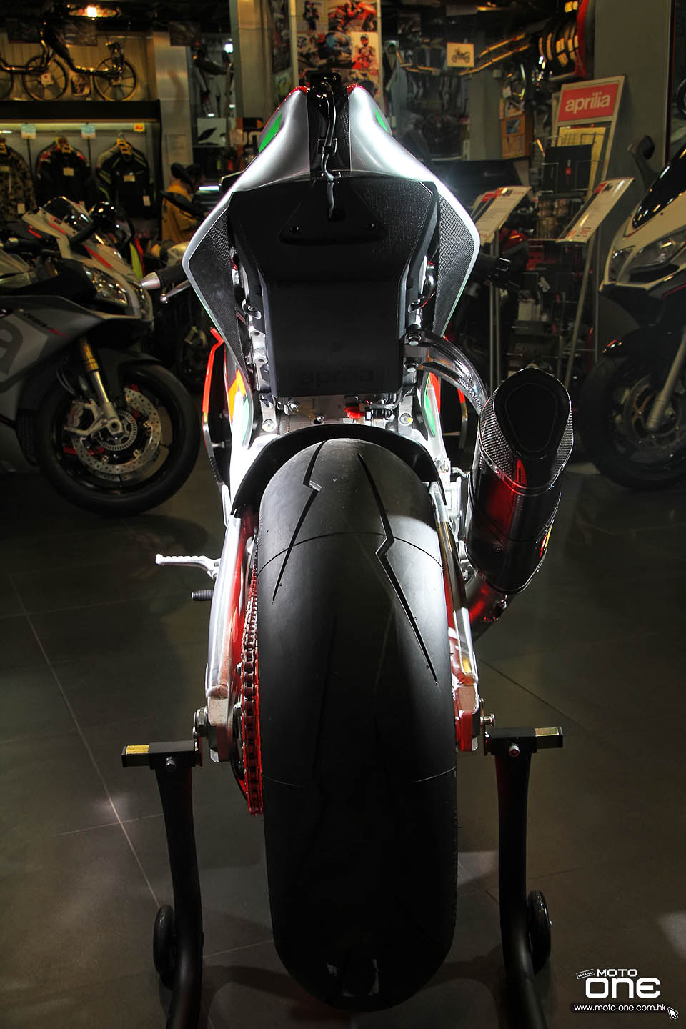 2016 APRILIA RSV4 R-FW Stock2 APX Race