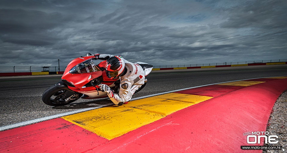 2016_DUCATI 1299 Superleggera