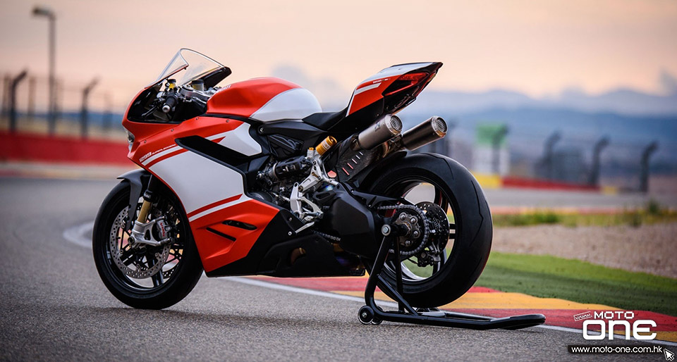 2016_DUCATI 1299 Superleggera