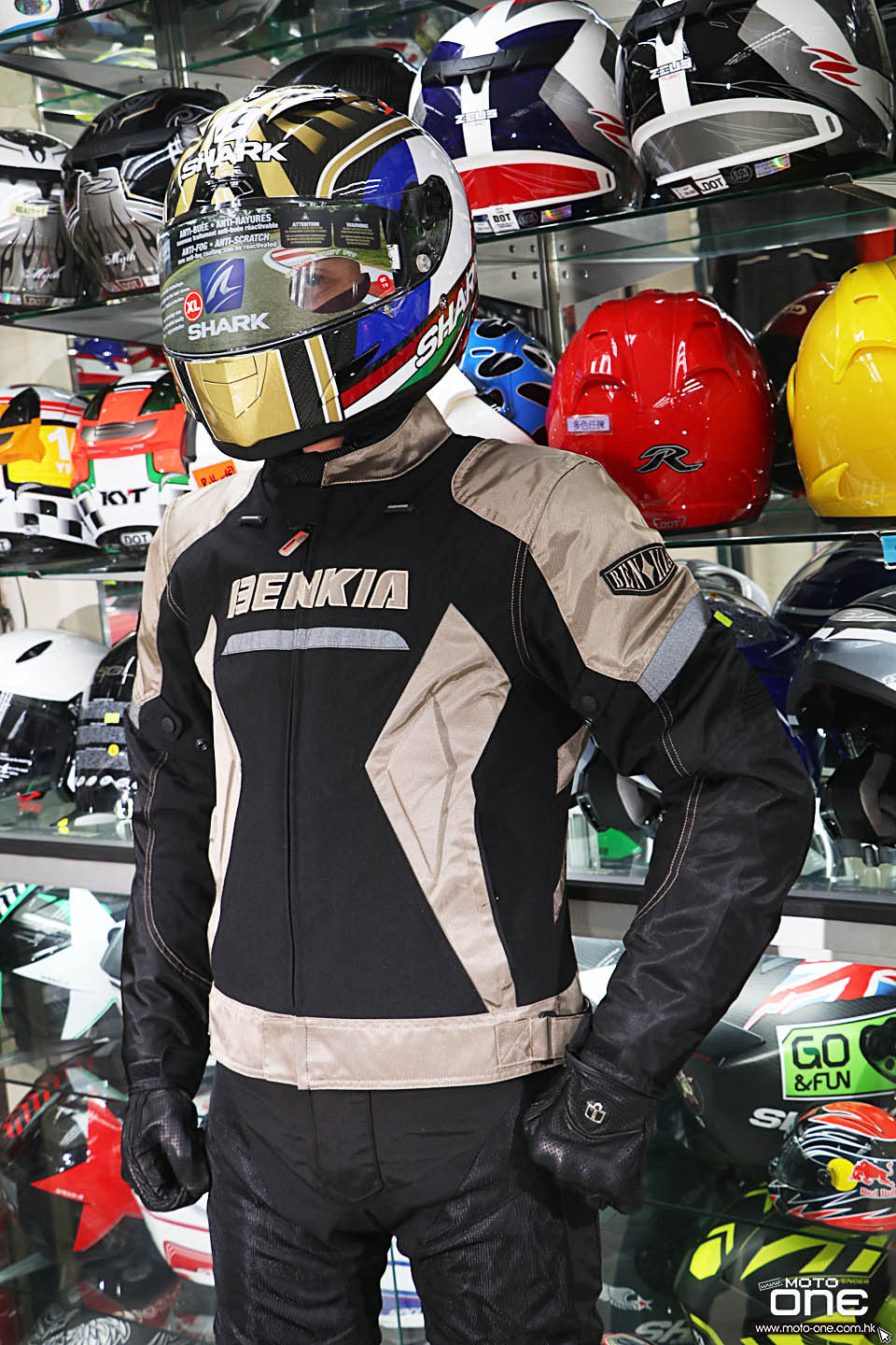 2016 BENKIA SUIT