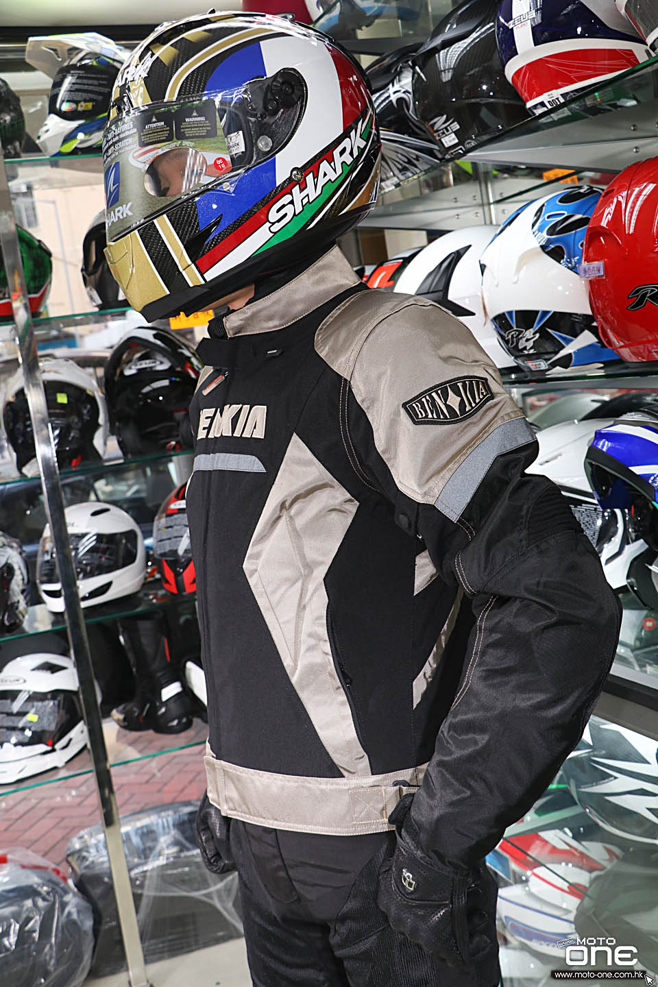 2016 BENKIA SUIT