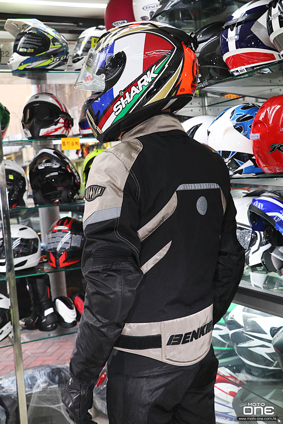 2016 BENKIA SUIT