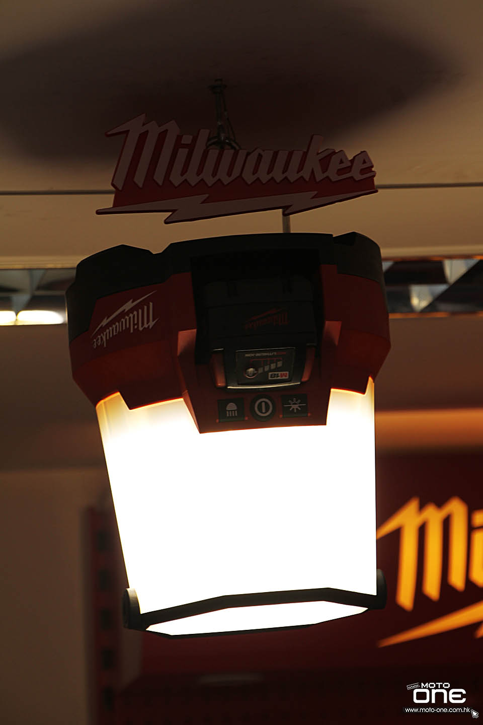 2017 MILWAUKEE M18 RADIUS LED