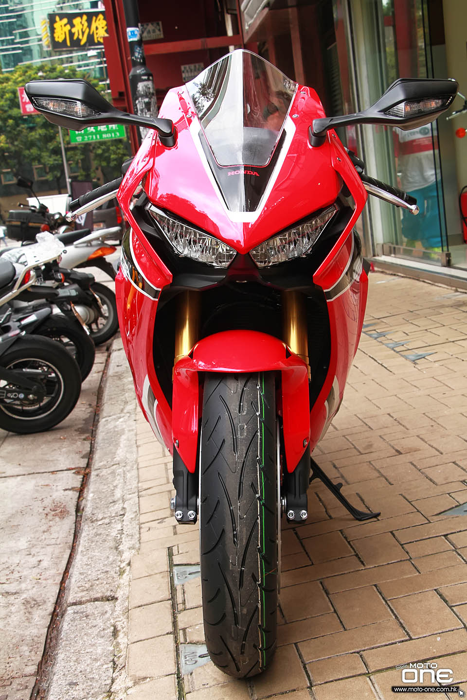 2017 honda cbr1000rr炽热的红色火刃标准版抵港