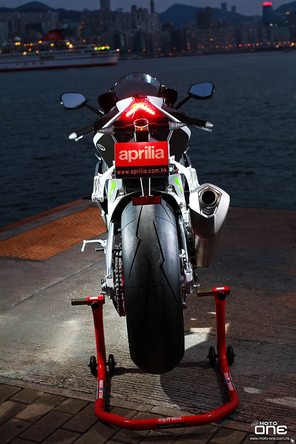 2017 APRILIA RSV4 RF Tuono 1100 Factory