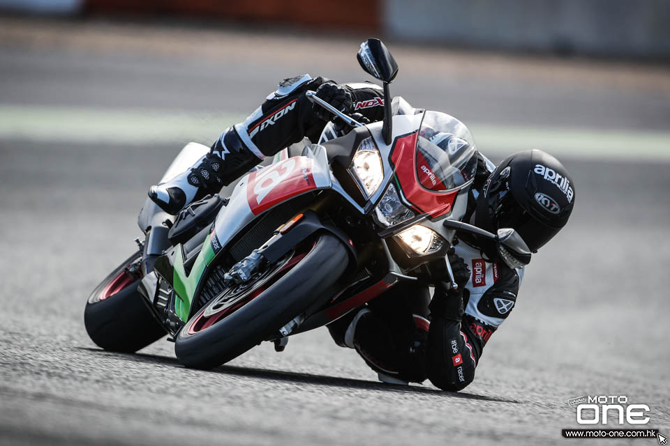 2017 APRILIA RSV4 RF Tuono 1100 Factory