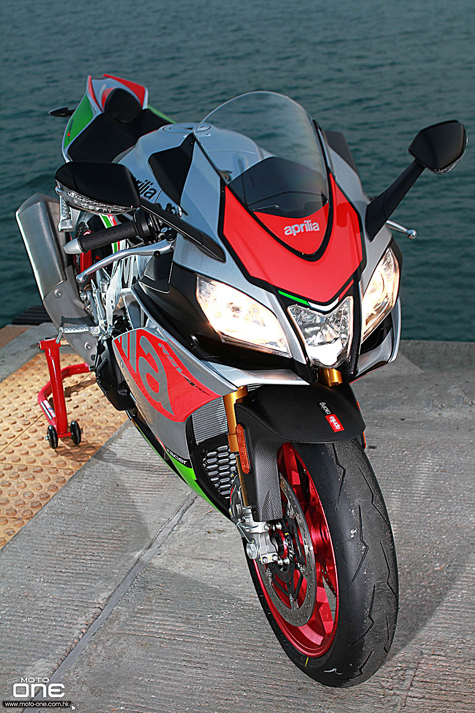 2017 APRILIA RSV4 RF Tuono 1100 Factory