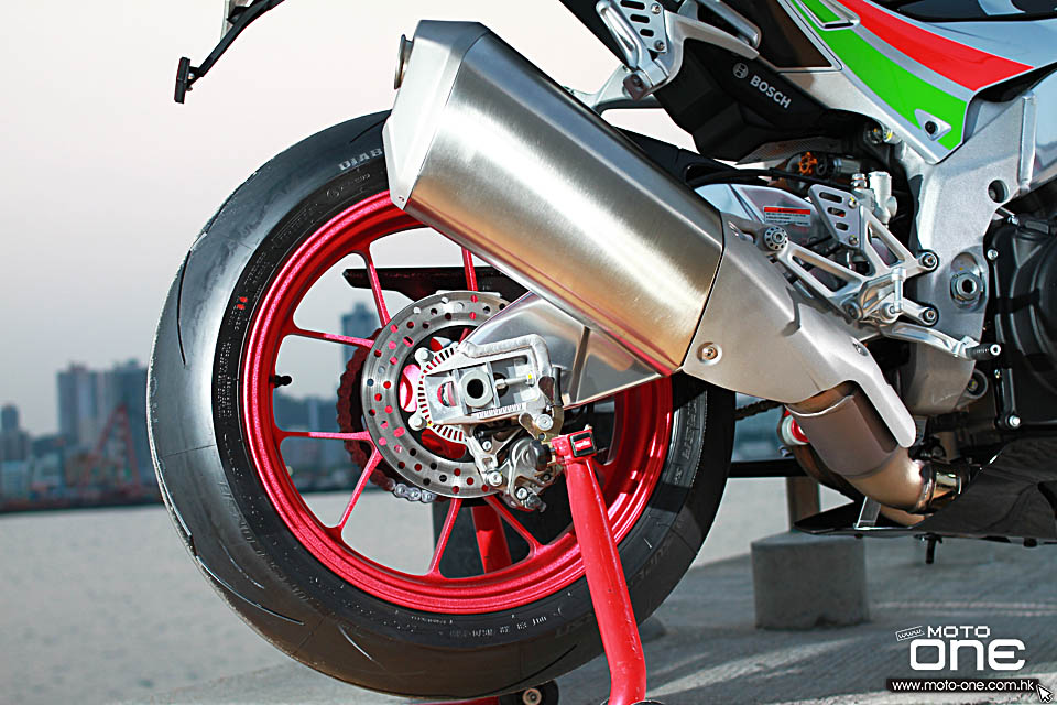 2017 APRILIA RSV4 RF Tuono 1100 Factory