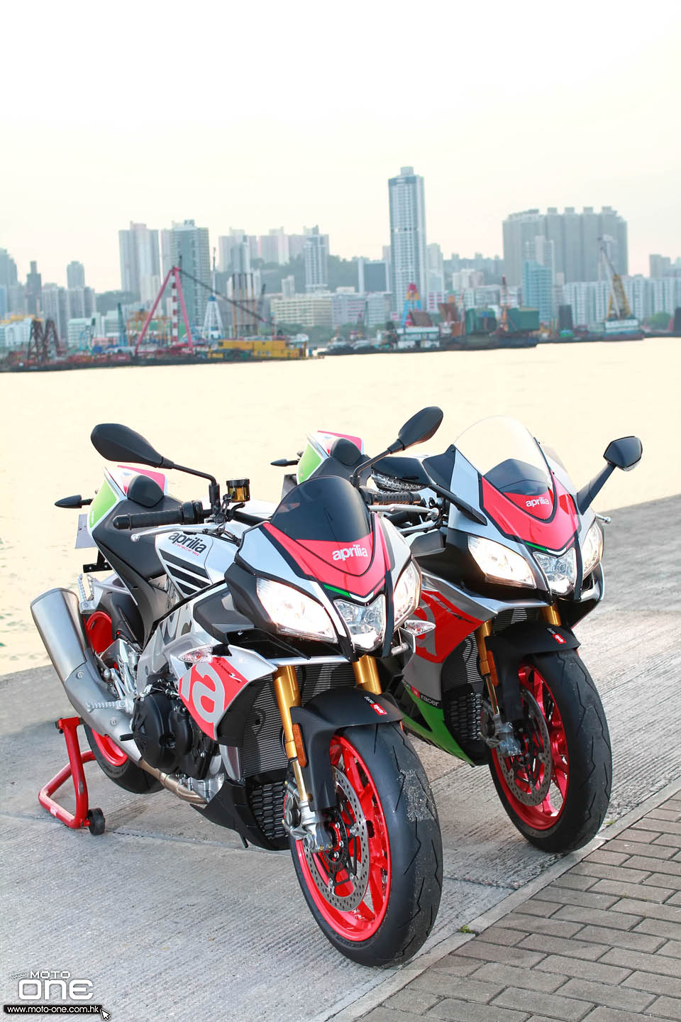 2017 APRILIA RSV4 RF Tuono 1100 Factory